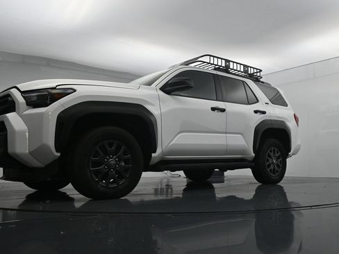 Used 2025 Toyota 4Runner SR5 AWD/4WD image 35