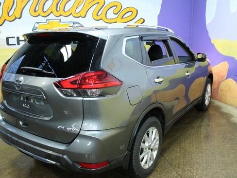 Used 2017 Nissan Rogue SV image 8