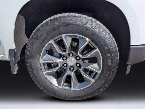 Used 2024 Chevrolet Silverado 1500 LT AWD/4WD image 10