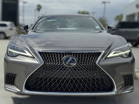 Used 2022 Lexus LS 500 w/ Accessory Package (Z2) image 2