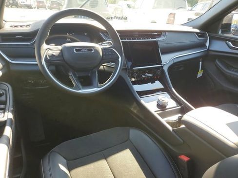 New 2025 Jeep Grand Cherokee L Altitude image 7
