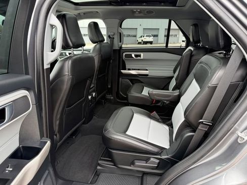 Certified 2022 Ford Explorer XLT w/ Equipment Group 202A AWD/4WD image 4