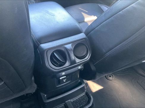 Used 2021 Jeep Wrangler Unlimited Sahara AWD/4WD image 10