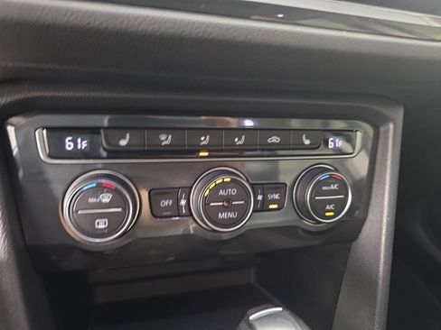 Used 2018 Volkswagen Tiguan SE w/ Panoramic Sunroof Package AWD/4WD image 18