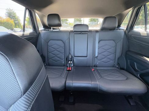 Used 2025 Volkswagen Atlas Cross Sport SE FWD image 41