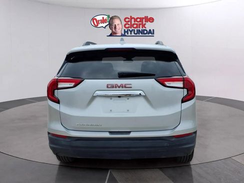 Used 2022 GMC Terrain SLE w/ Driver Convenience Package FWD image 4