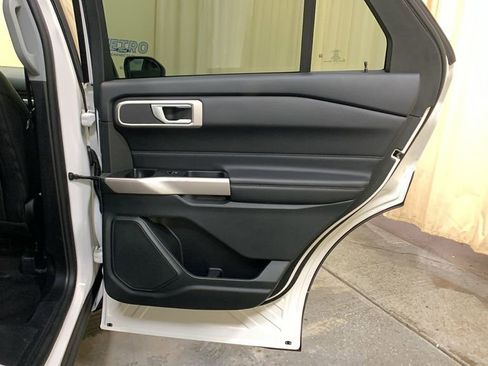 Used 2023 Ford Explorer XLT w/ Equipment Group 202A image 13