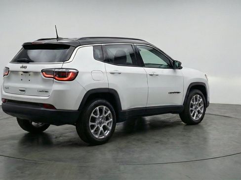 Used 2025 Jeep Compass Limited AWD/4WD image 9