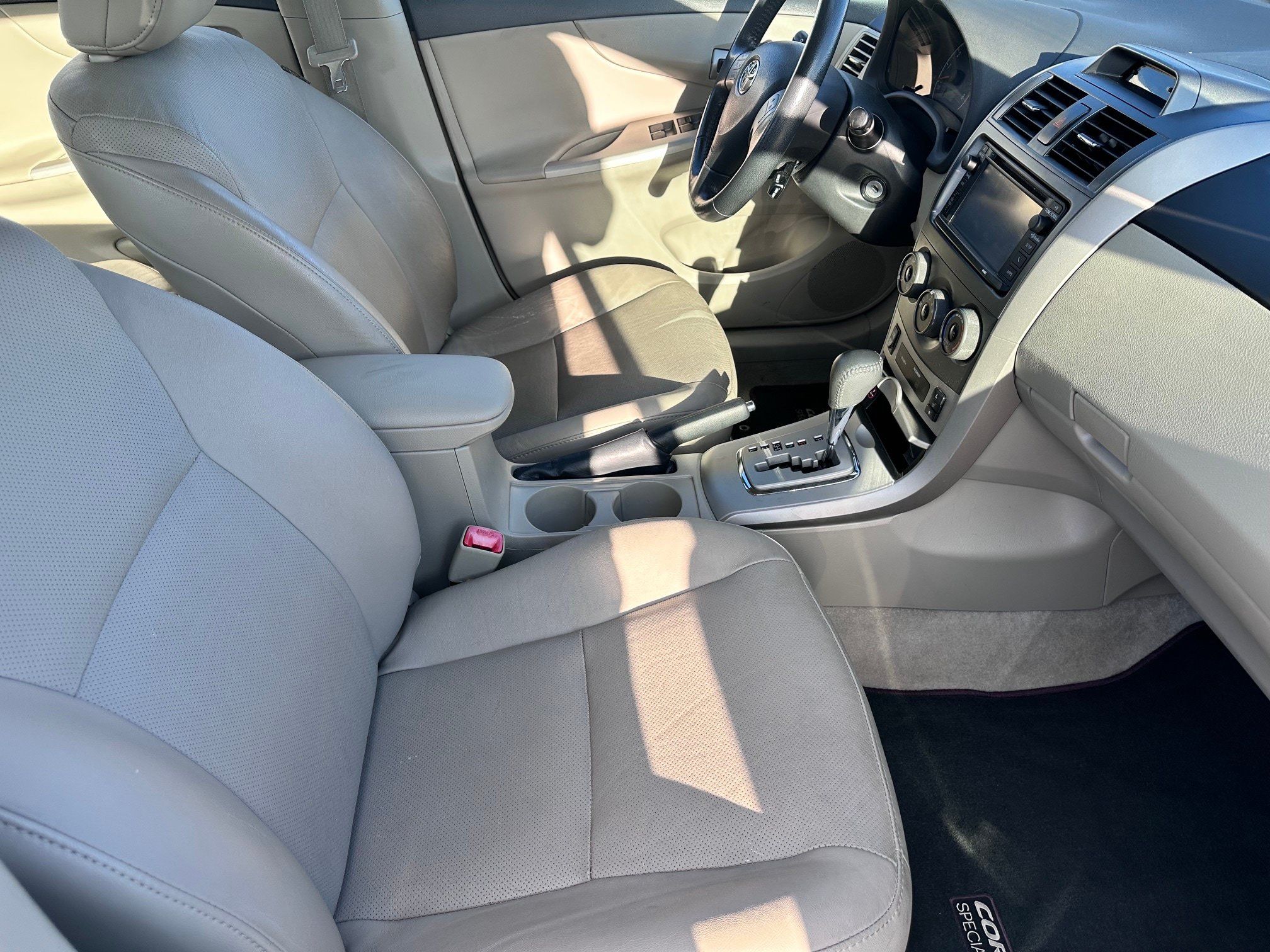 Used 2013 Toyota Corolla LE Special Edition FWD image 9