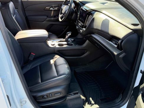 Used 2023 Chevrolet Traverse RS AWD/4WD image 32
