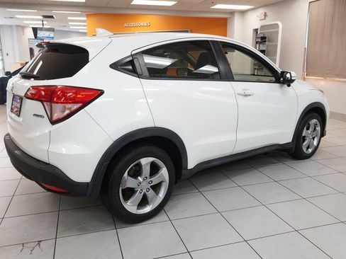Used 2017 Honda HR-V EX image 12