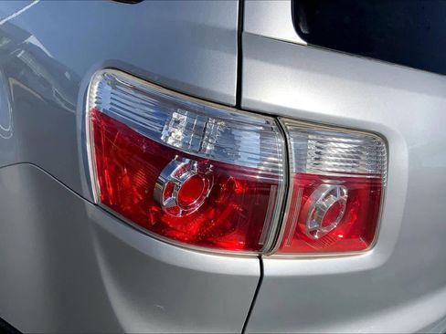Used 2011 GMC Acadia SLT AWD/4WD image 27
