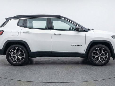 Used 2025 Jeep Compass Limited image 11