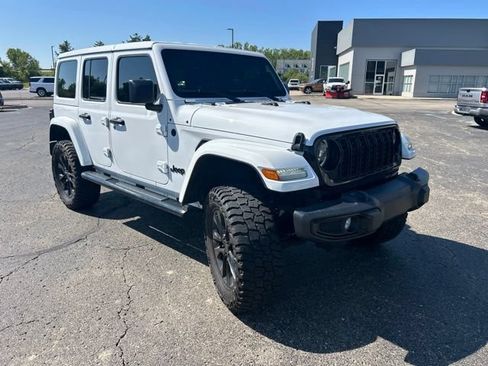 Used 2024 Jeep Wrangler Unlimited Sahara AWD/4WD image 5