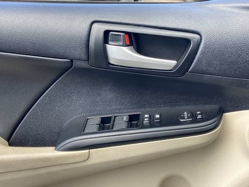 Used 2014 Toyota Camry LE FWD image 17