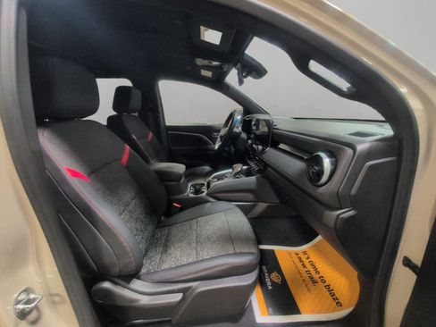 Used 2023 Chevrolet Colorado Z71 w/ Z71 Convenience Package 2 image 15