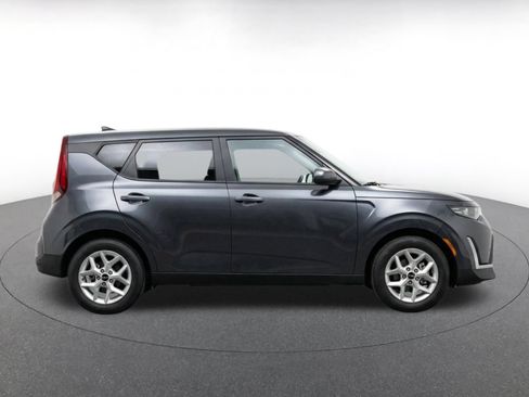 Used 2025 Kia Soul LX w/ LX Technology Package FWD image 10