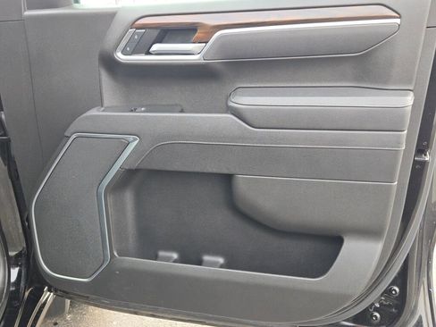 Used 2025 GMC Sierra 1500 SLT image 7