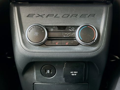 Used 2025 Ford Explorer Platinum w/ LUX Leather Package image 28