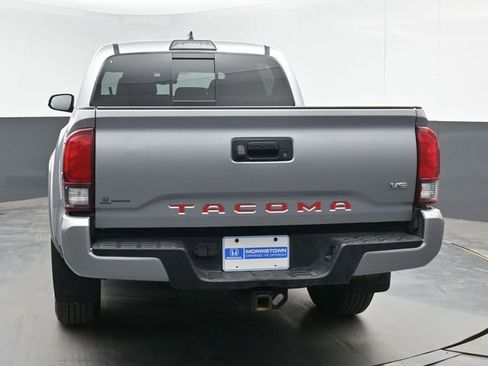 Used 2019 Toyota Tacoma TRD Sport AWD/4WD image 9