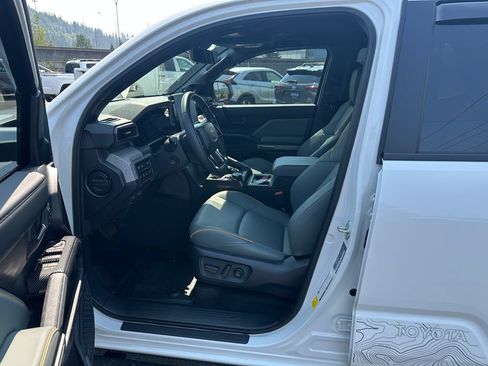 Used 2025 Toyota 4Runner Trailhunter AWD/4WD image 13