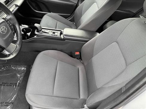 Used 2024 Toyota Prius LE FWD image 10