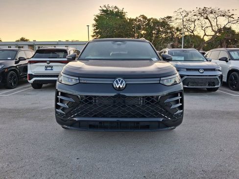New 2026 Volkswagen Tiguan SE R-Line FWD image 2