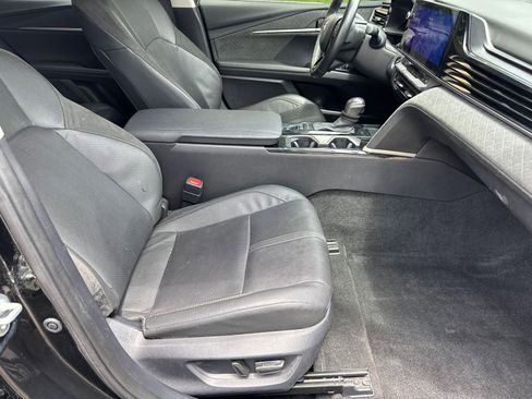 Used 2025 Toyota Camry XLE FWD image 13