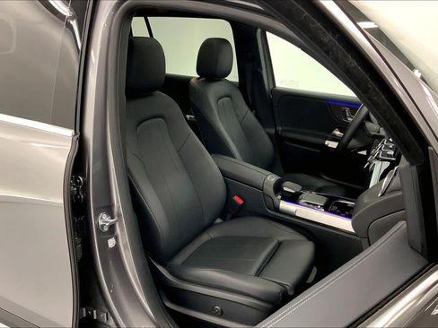 Used 2023 Mercedes-Benz GLB 250 image 7