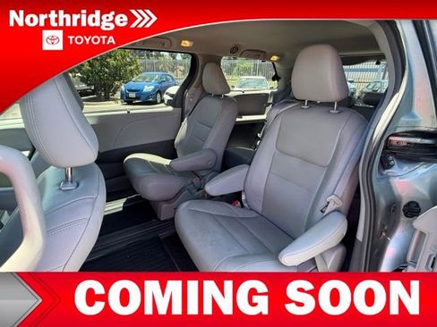 Used 2018 Toyota Sienna XLE w/ XLE Navigation Package FWD image 7