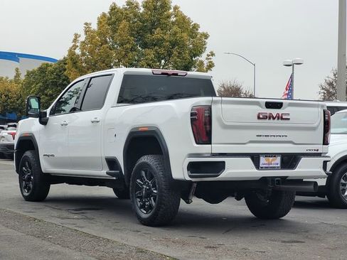Used 2025 GMC Sierra 2500 AT4 image 8