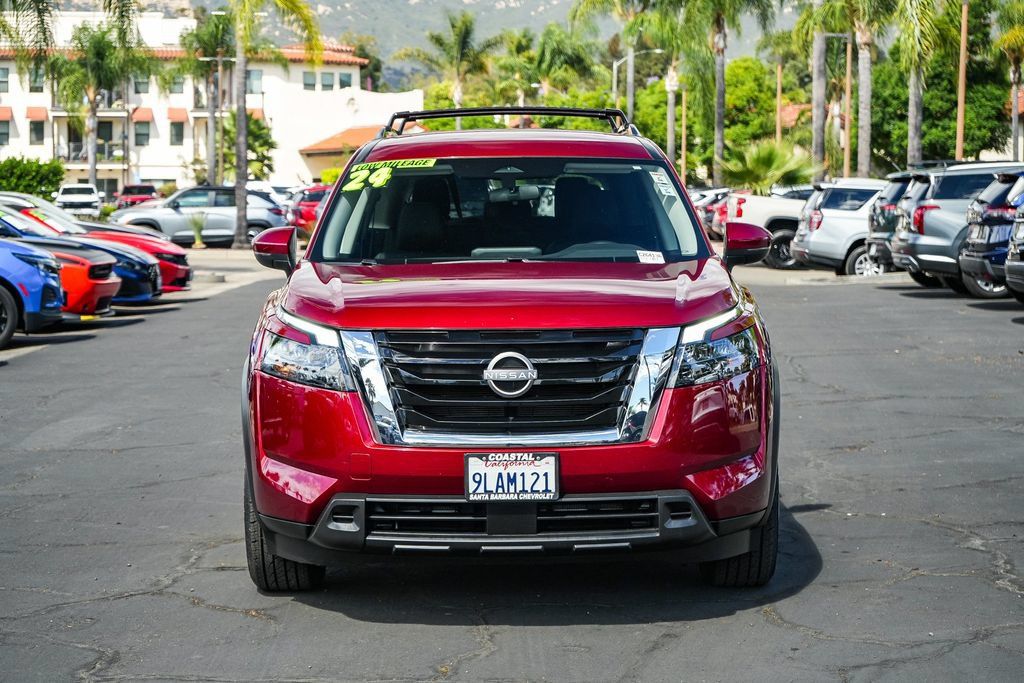 Used 2024 Nissan Pathfinder SV FWD image 2