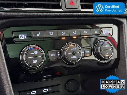 Certified 2024 Volkswagen Taos SE image 18