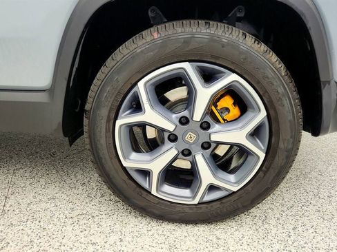 Used 2024 Rivian R1S Adventure AWD/4WD image 9