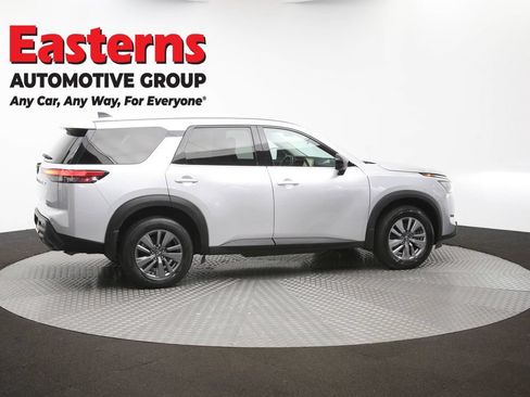 Used 2023 Nissan Pathfinder S AWD/4WD image 42