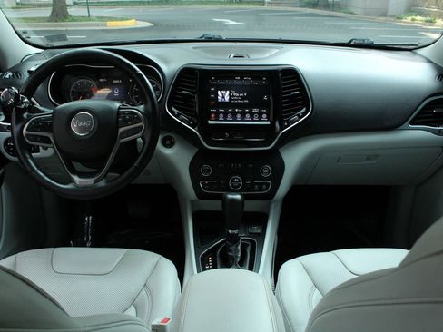 Used 2020 Jeep Cherokee Limited image 24