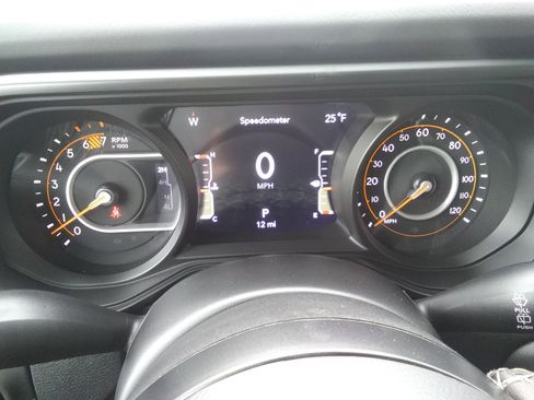 New 2026 Jeep Wrangler Unlimited Rubicon w/ Technology Group image 15