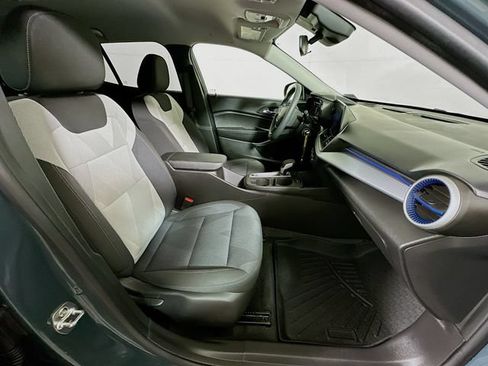 Used 2025 Chevrolet Trax LS w/ LS Convenience Package FWD image 26