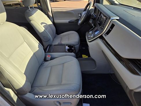 Used 2018 Toyota Sienna XLE w/ XLE Navigation Package image 17