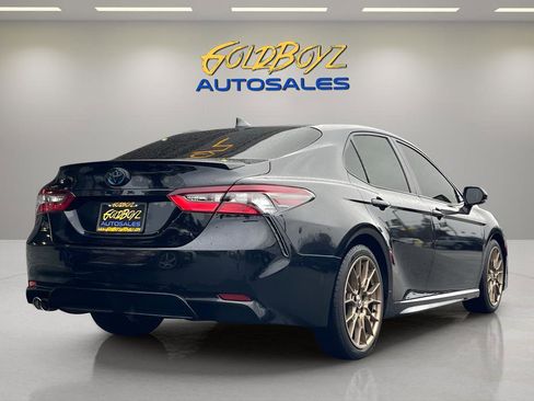 Used 2024 Toyota Camry SE image 4