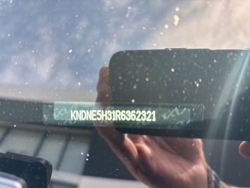 Used 2024 Kia Carnival SX image 3