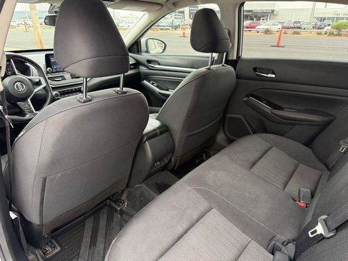 Used 2022 Nissan Altima 2.5 SV w/ SV Premium Package FWD image 5