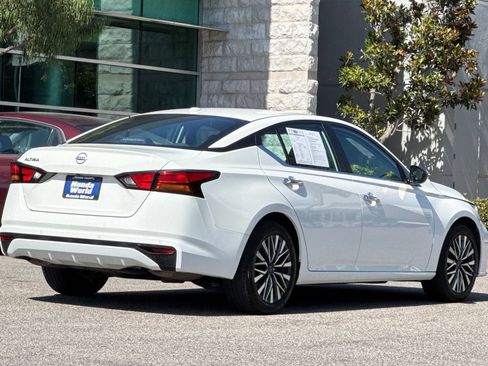 Used 2025 Nissan Altima 2.5 SV FWD image 4