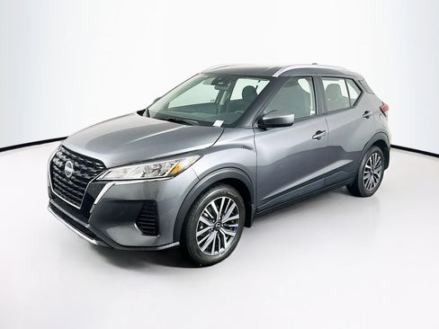 Used 2024 Nissan Kicks SV image 3