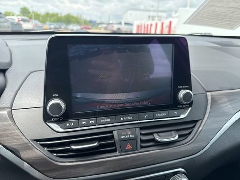 Used 2025 Nissan Altima 2.5 SV FWD image 28