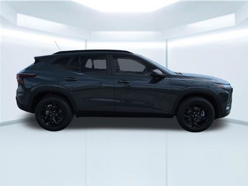 New 2026 Chevrolet Trax LT w/ Driver Confidence Package FWD image 7