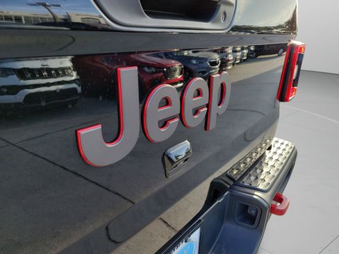 Used 2023 Jeep Gladiator Rubicon w/ LED Lighting Group AWD/4WD image 32
