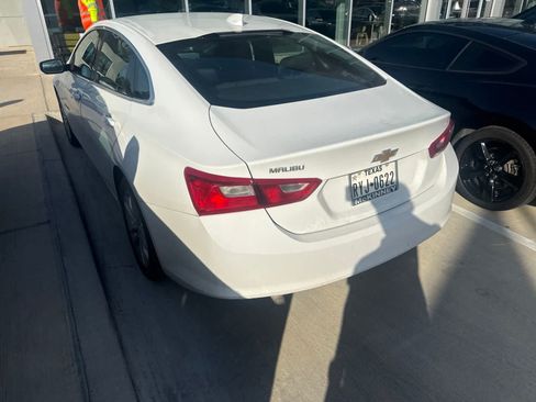Used 2017 Chevrolet Malibu LT FWD image 4