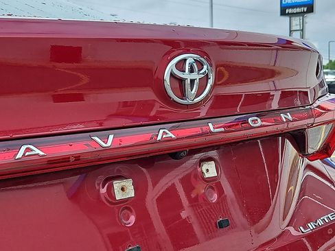 Used 2020 Toyota Avalon Limited FWD image 38