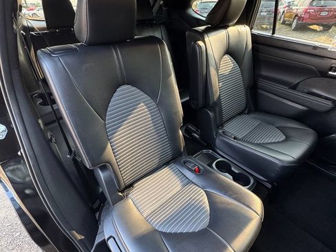 Used 2024 Toyota Highlander XSE AWD/4WD image 25